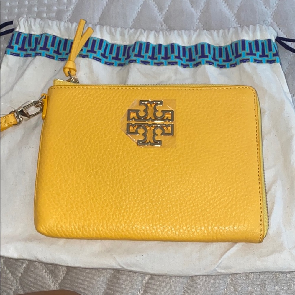 Tory Burch |NWT Britten Large Zipper Pouch| Yellow